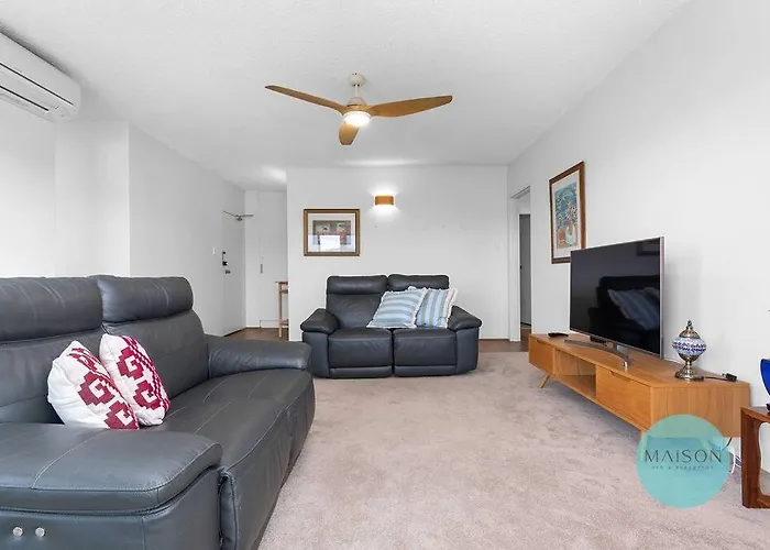 Central Cooks Hill Apartment