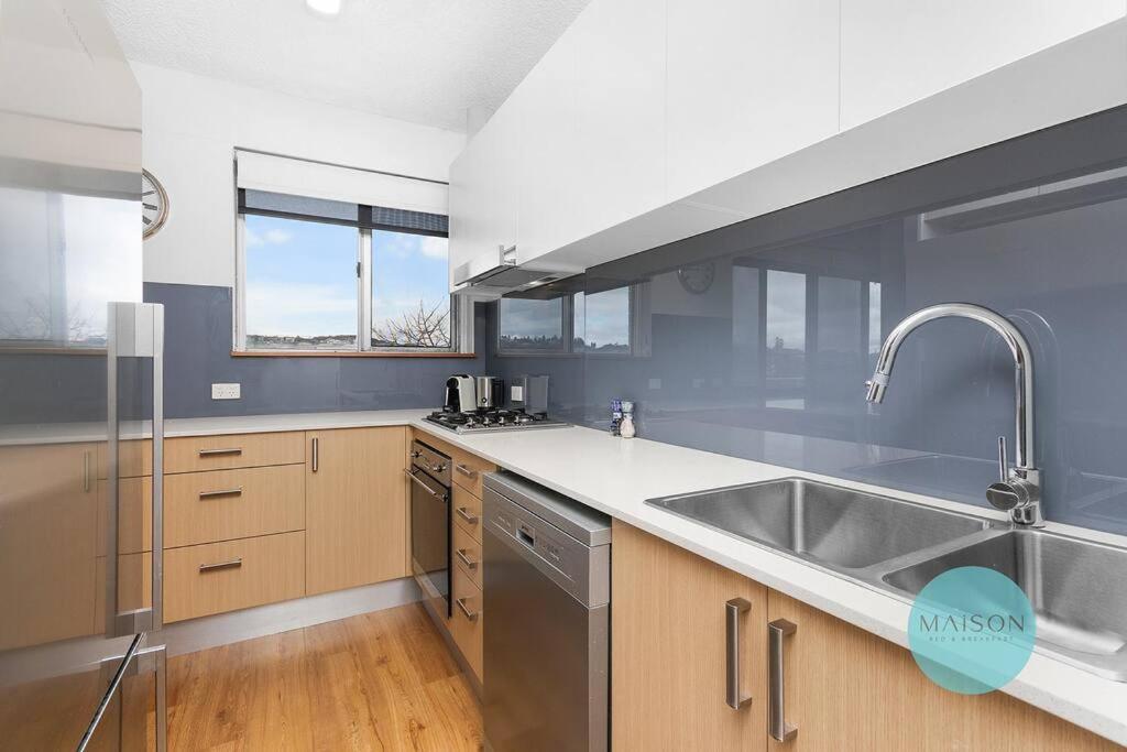 Cooks Hill * Wickham